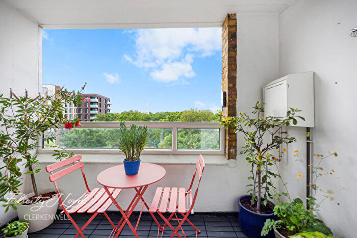 3 Bedroom Apartment For Sale In Bath Street, London, EC1V - Photo 5