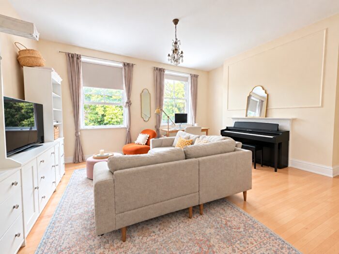 2 Bedroom Flat To Rent In Essex Road, Islington, N1
