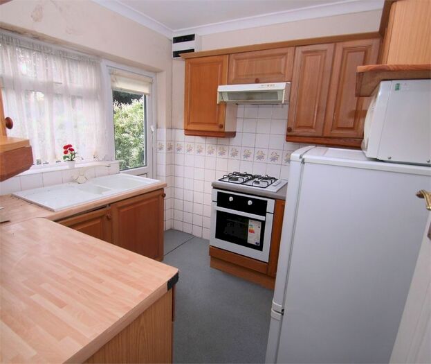 2 Bedroom Flat To Rent In Whitehall Road, Uxbridge, Greater London, UB8