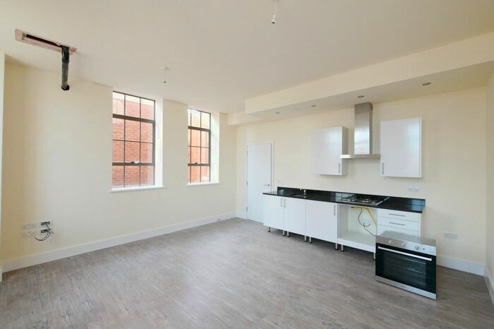 2 Bedroom Flat To Rent In South Street, Romford, Essex, RM1