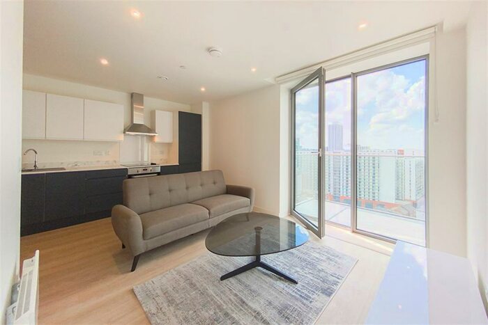 Apartment To Rent In Exchange Point, M3