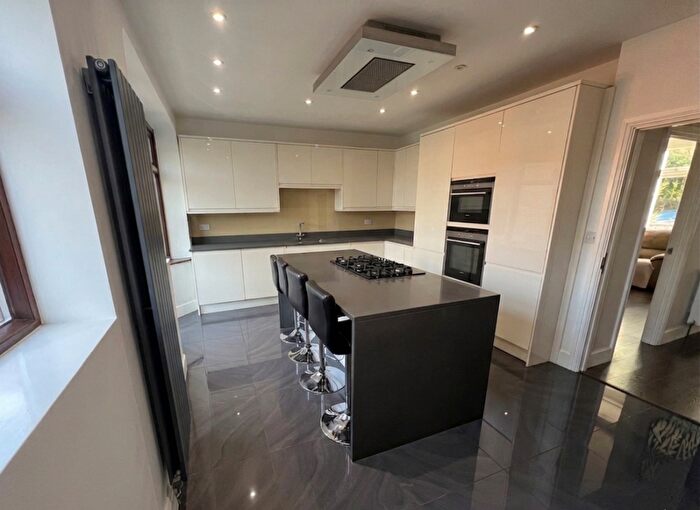 4 Bedroom End Of Terrace House For Sale In Eccleston Crescent, Goodmayes, RM6