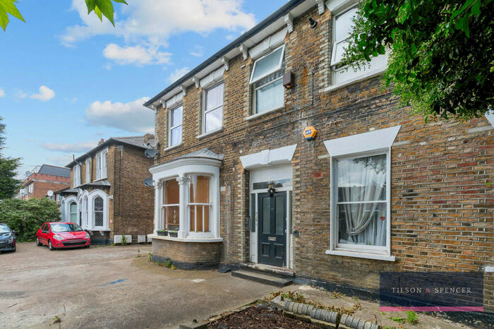 2 Bedroom Flat For Sale In Lansdowne Road, London, N17