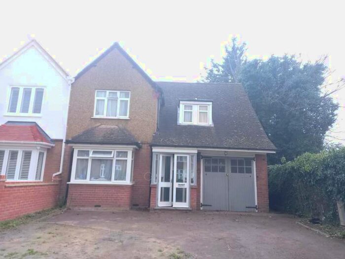 4 Bedroom Semi-Detached House To Rent In Langley, Berkshire, SL3
