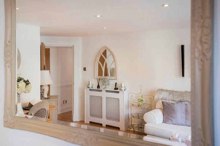 2 Bedroom Flat For Sale In Charter Quay, Kingston Upon Thames, KT1