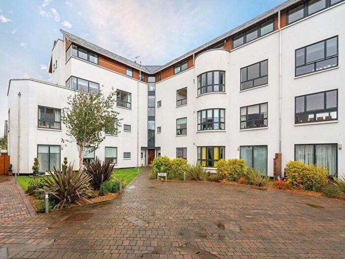 2 Bedroom Flat For Sale In Brighouse Park Cross, Cramond, EH4