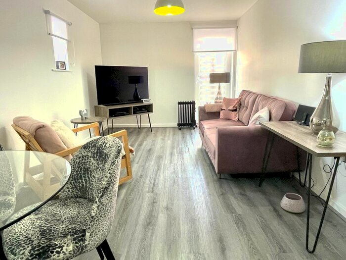 2 Bedroom Flat To Rent In Saddlery Way, Chester, CH1