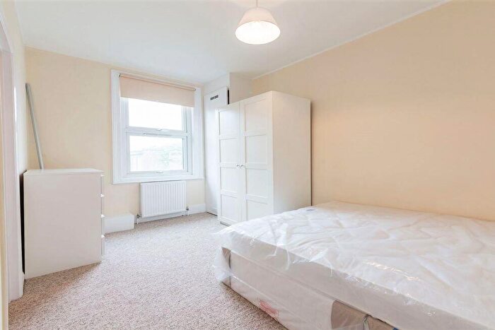 1 Bedroom Flat To Rent In Belton Road, Willesden Green, NW2