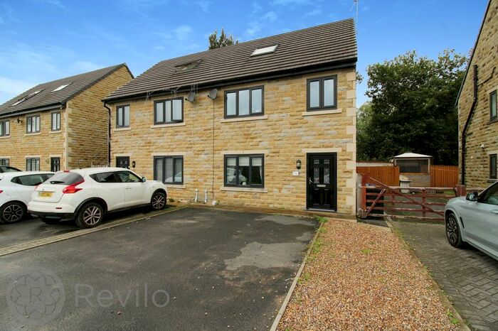 3 Bedroom Semi-Detached House To Rent In Fox Park Lane, Rochdale, OL16