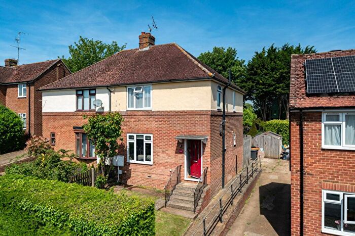 3 Bedroom Semi-Detached House For Sale In Millfield Way, Caddington, LU1