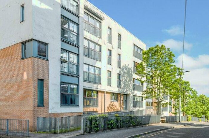 2 Bedroom Apartment To Rent In Great Dovehill, Glasgow, G1