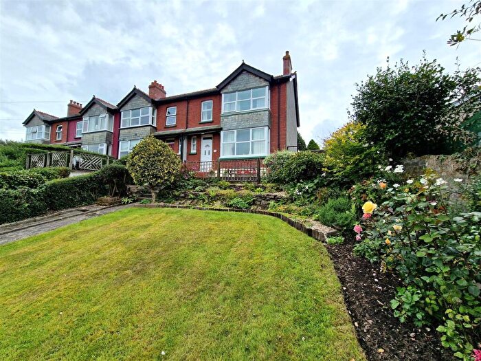 3 Bedroom End Of Terrace House For Sale In Pennance Terrace, Launceston., PL15