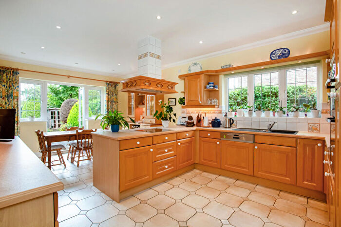 5 Bedroom Detached House For Sale In Redbourn Lane, Harpenden, AL5