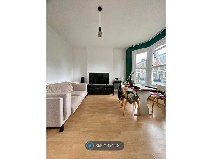 2 Bedroom Semi-Detached House To Rent In Woodhill, London, SE18