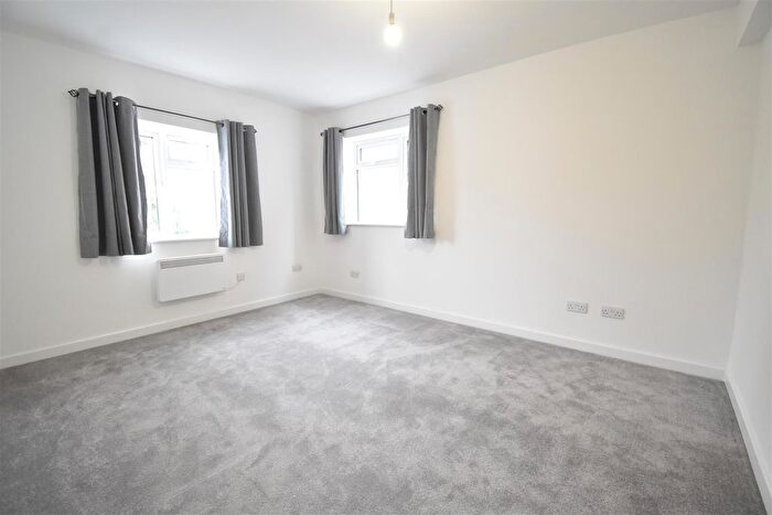 1 Bedroom Flat To Rent In Elm Road, Kingston Upon Thames, KT2