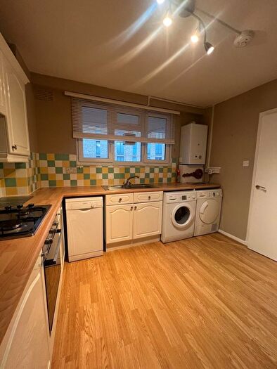 3 Bedroom Maisonette To Rent In Battersea High Street, London, SW11