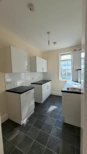 2 Bedroom Flat To Rent In Moorhead, Newcastle Upon Tyne, NE5