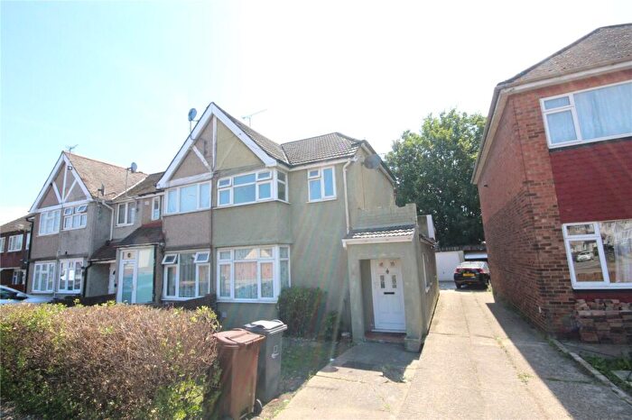 3 Bedroom End Of Terrace House To Rent In Ballards Road, Dagenham, RM10
