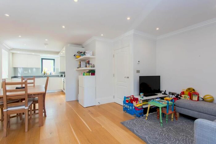 2 Bedroom Flat To Rent In Lough Road, Islington, N7