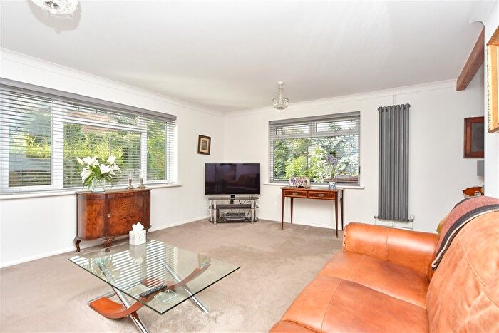 3 Bedroom Detached Bungalow For Sale In Goddings Drive, Rochester, Kent, ME1