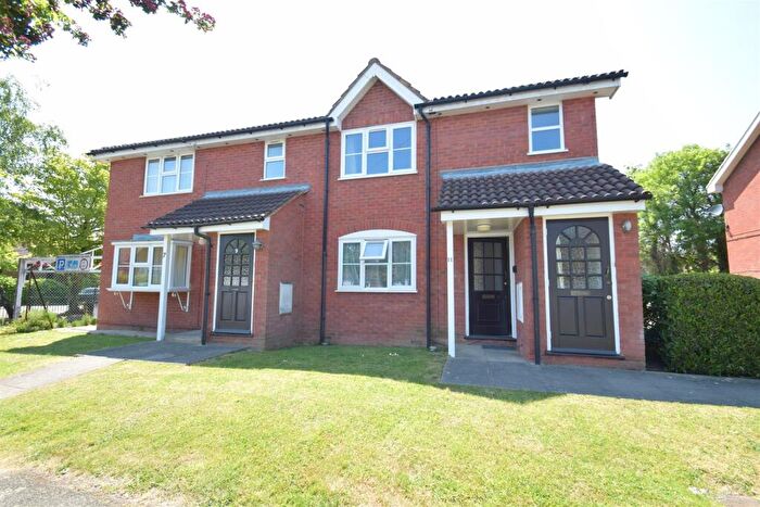 1 Bedroom Apartment To Rent In Oak Grove, Ruislip, HA4