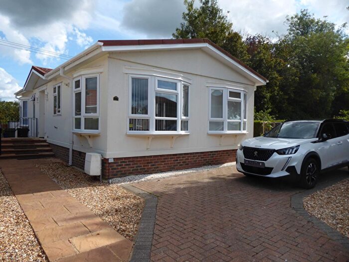 2 Bedroom Mobile/park Home For Sale In Rickwood Park, Beare Green, Dorking, RH5