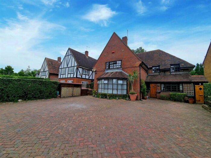 8 Bedroom Detached House For Sale In Chipperfield Road, Kings Langley, WD4
