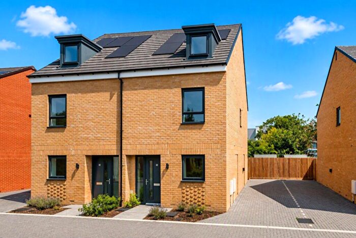 3 Bedroom Semi-Detached House For Sale In Ghyllgrove Close, Basildon, Essex, SS14