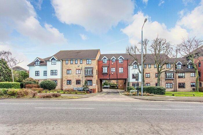 2 Bedroom Flat To Rent In The Ridgeway, London E4