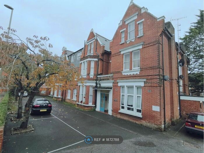 2 Bedroom Flat To Rent In Forder Court, Winchester, SO23