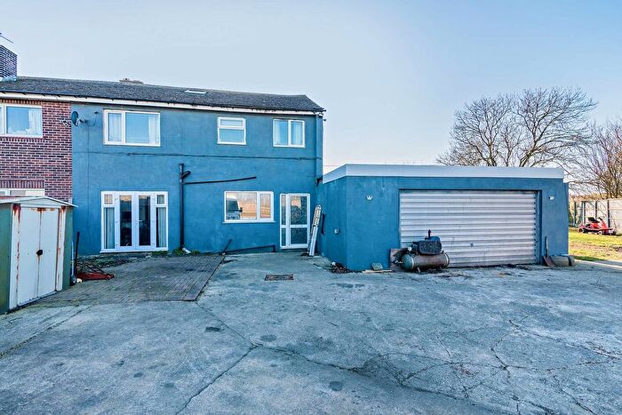 4 Bedroom Semi-Detached House For Sale In Hammer Lane, New Sharlston, Wakefield, WF4