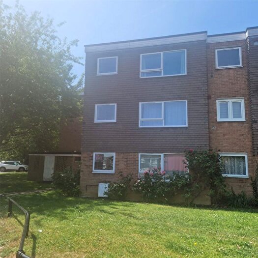 1 Bedroom Flat To Rent In Tithe Court, Slough, Berkshire, SL3