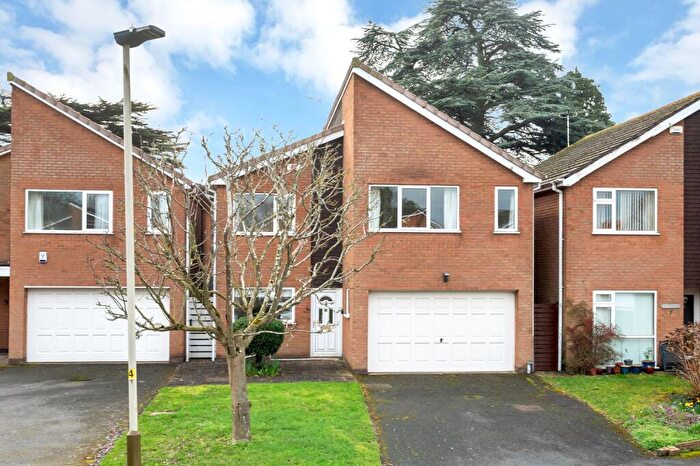 4 Bedroom Detached House For Sale In Avenue Gardens, Stoneygate, Leicester, LE2