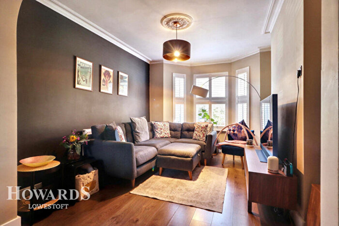 3 Bedroom End Of Terrace House For Sale In London Road South, Lowestoft, NR33