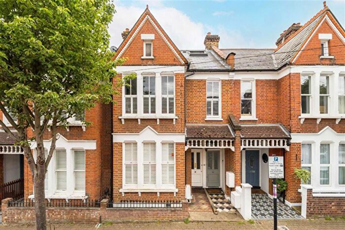 3 Bedroom Maisonette For Sale In Dagnan Road, Balham, SW12