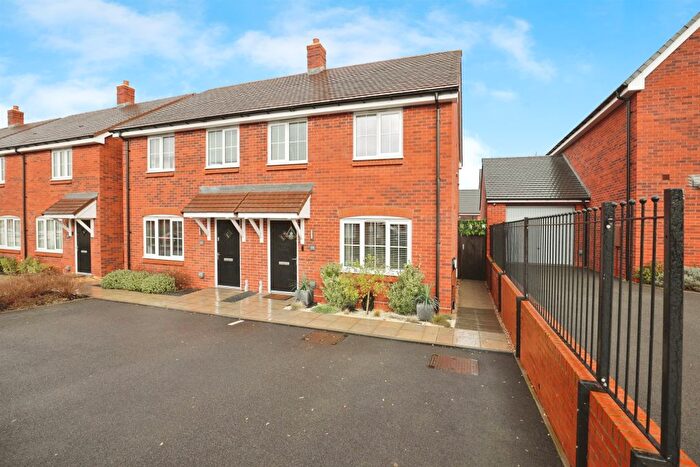 3 Bedroom Semi Detached House For Sale In Pattle Close, Lighthorne Heath, Leamington Spa, CV33