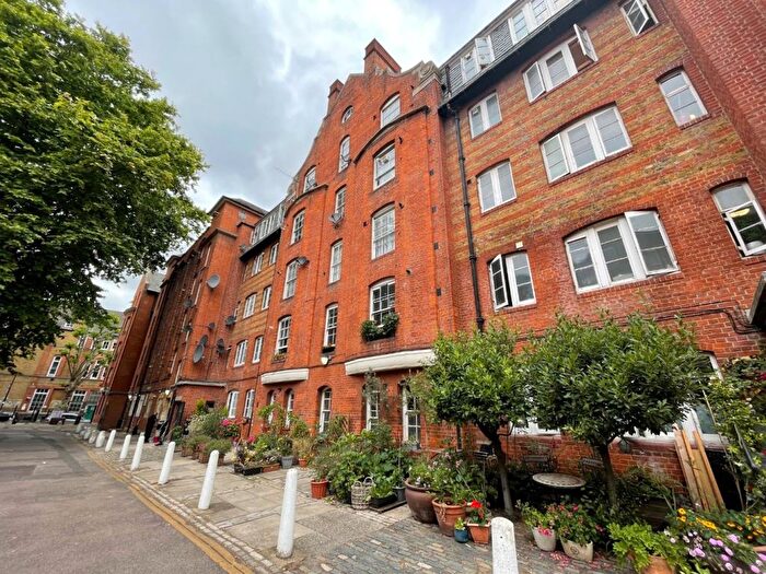 2 Bedroom Apartment To Rent In Sunbury House, Shoreditch, E2