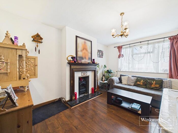 2 Bedroom Maisonette To Rent In Haydon Close, Kingsbury, NW9