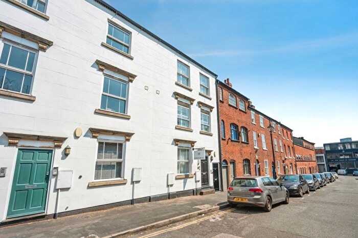 2 Bedroom Flat For Sale In Warstone Parade East, Birmingham, B18