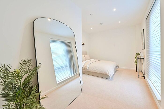 2 Bedroom Flat To Rent In Solomons Passage, Peckham Rye, London, SE15