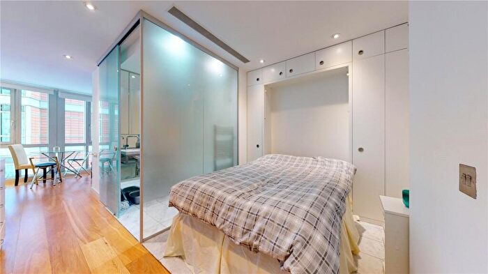 Flat To Rent In Ontario Tower, Fairmont Avenue, E14