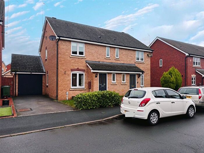 3 Bedroom Semi-Detached House For Sale In Swan Meadow, Warwick, Warwickshire, CV34
