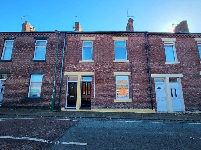 3 Bedroom Flat To Rent In Salem Street, Jarrow, Tyne And Wear, NE32