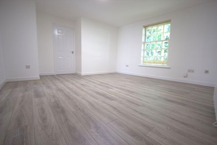 2 Bedroom Flat To Rent In Leigh Hunt Drive, London, N14