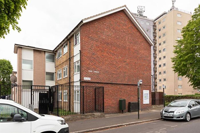 2 Bedroom Flat For Sale In Claremont Road, Forest Gate, E7