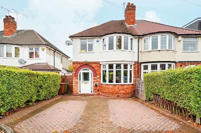 3 Bedroom Semi-Detached House For Sale In Geoffrey Road, Shirley, B90