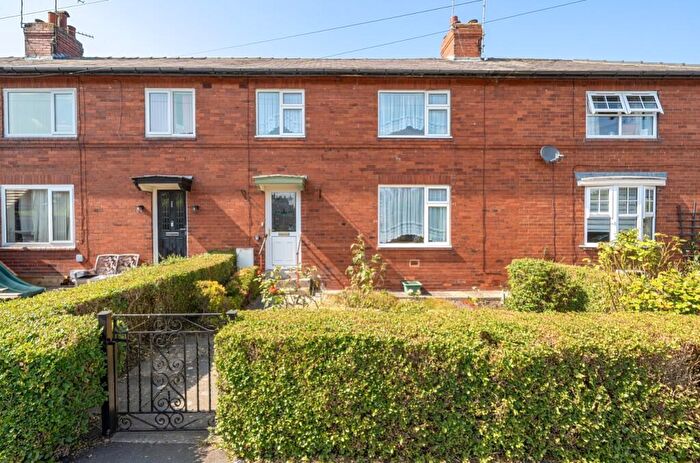 3 Bedroom Terraced House For Sale In King Edwards Drive, Harrogate, HG1