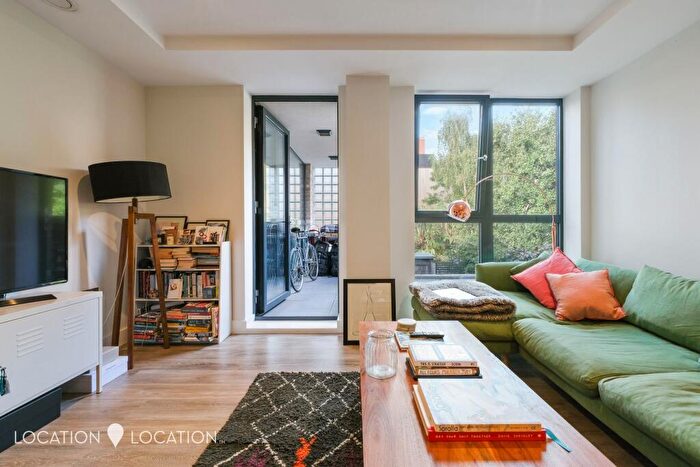 1 Bedroom Flat For Sale In Knightswood House, Rowe Lane, E9