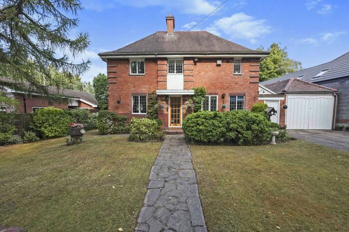 3 Bedroom Detached House For Sale In Newlands Lane, Birmingham, B37