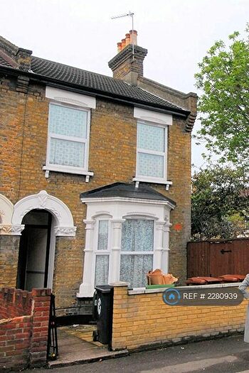 4 Bedroom Semi-Detached House To Rent In London, London, E11